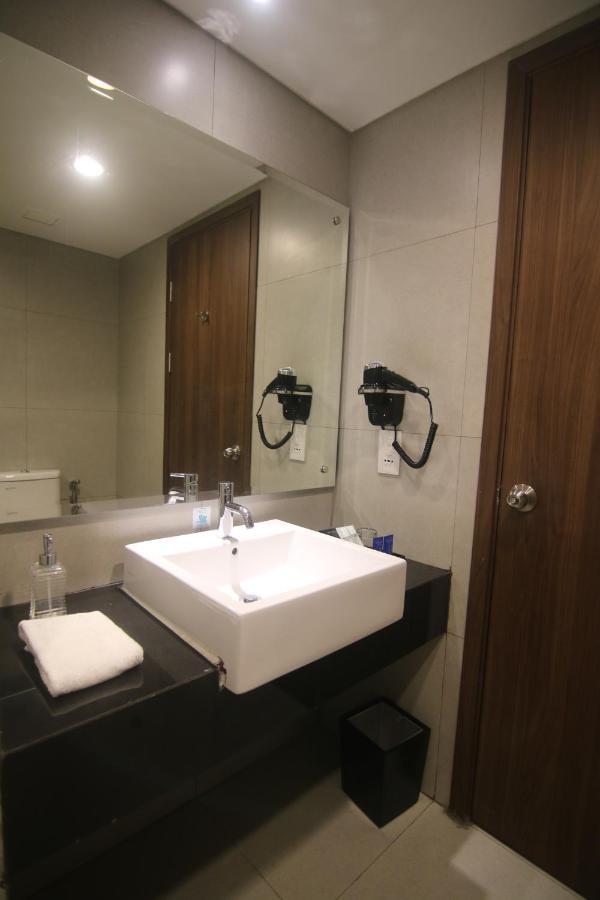 Bess Mansion Hotel Surabaya Wonotjolo Exterior foto