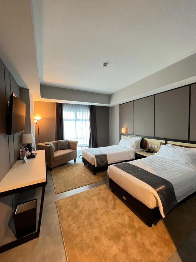 Bess Mansion Hotel Surabaya Wonotjolo Exterior foto