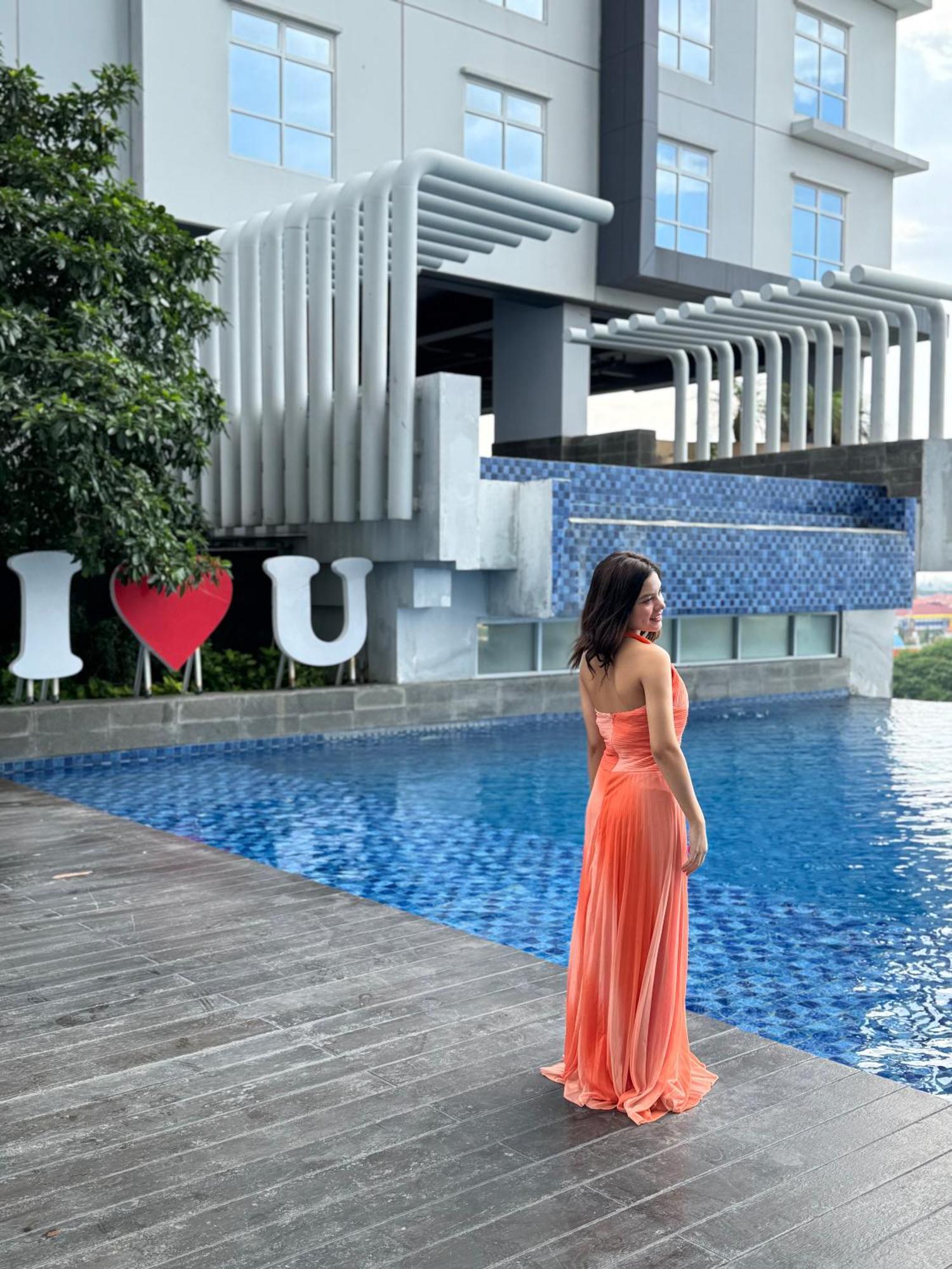 Bess Mansion Hotel Surabaya Wonotjolo Exterior foto